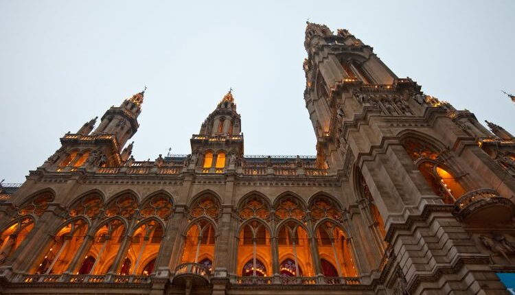 Storico palazzo di Vienna con architettura elegante, simbolo di una città accessibile e inclusiva per tutti i viaggiatori.